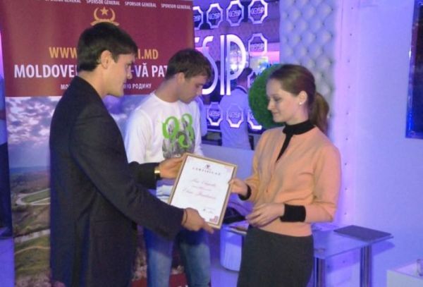 Site-ul www.moldovenii.md şi-a premiat cîştigătoarele